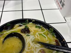 -肥汁米蘭香港米线(长宁来福士店)