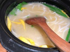 云南过桥米线-云海肴·汽锅鸡·云南菜(高德置地店)