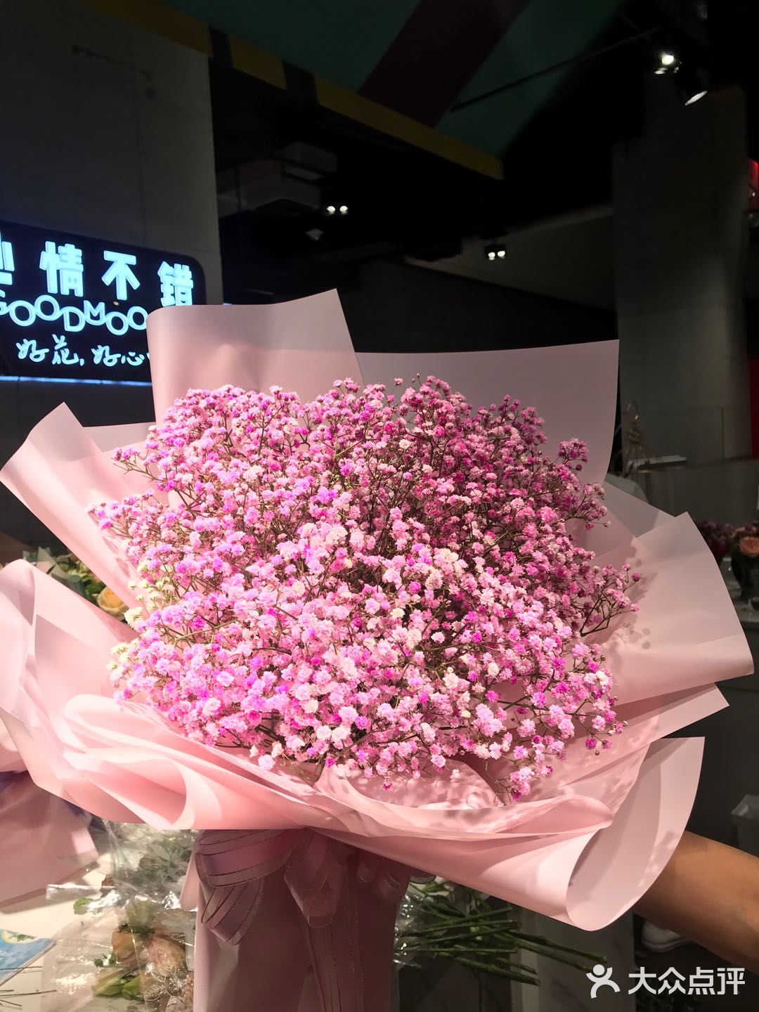这家店虽然不是很大，但是花的品种很多