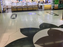 -美式眼镜·授权蔡司.依视路.尼康.豪雅.明月(人民广场店)