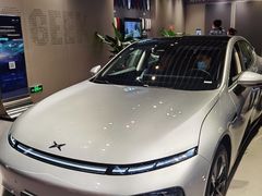 -小鹏汽车体验中心(苏州龙湖狮山天街店)
