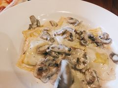 意式菠菜芝士饺配奶油蘑菇酱-La Tavernetta(Bar à Vin)(乌鲁木齐路店)