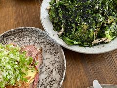 鸡肉生菜芝麻色拉-BOR Eatery(安福路店)