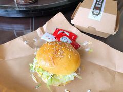 牛肉汉堡-轻食壹+壹奶茶汉堡烘焙(文化西路店)