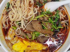 特色肥肠面-耙豌豆重庆小面