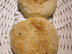 芝麻烧饼-天津乾毓德饭庄·清真传统炒菜·海鲜烧烤(咸阳路店)