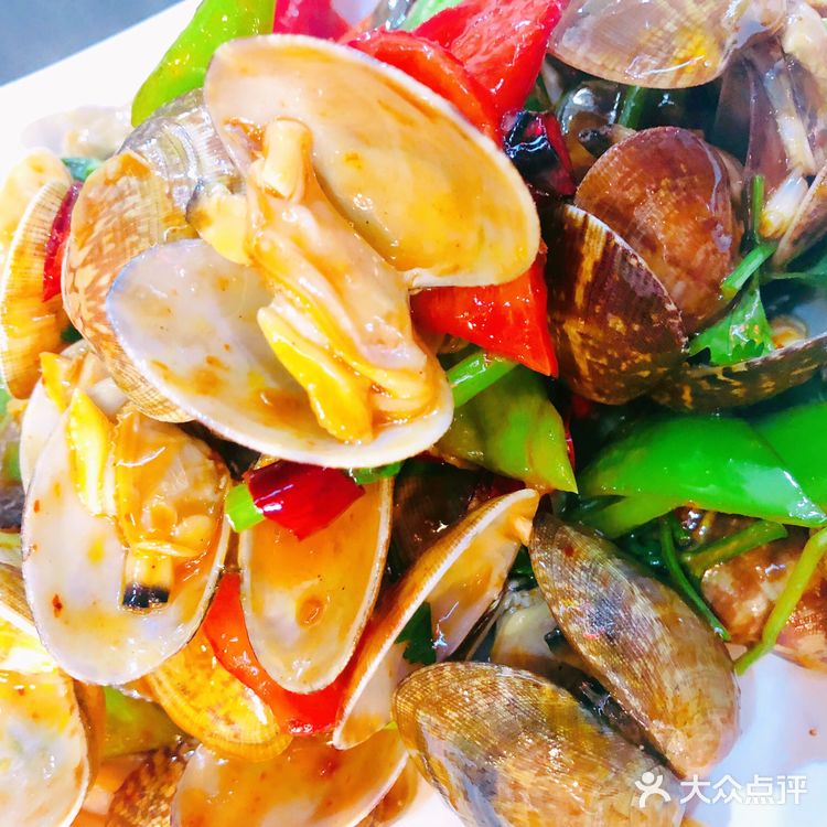 经济实惠，价位也挺亲民，海鲜非常新鲜。环境干净利索
