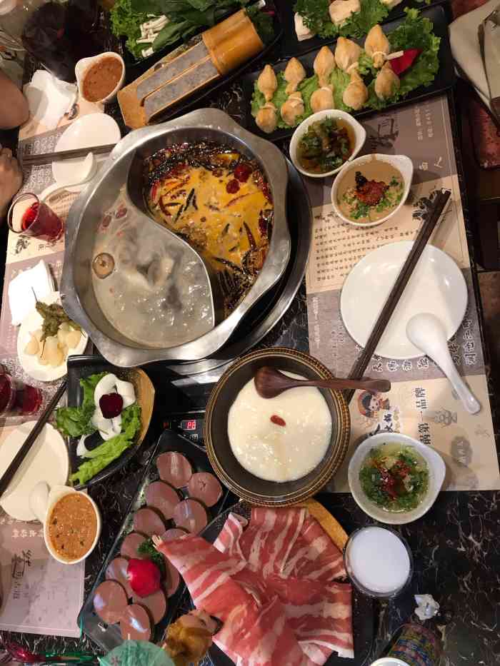 三兄弟纳西人鱼豆花火锅(七中店)-"两个人,点了89的双人套餐,加了一份