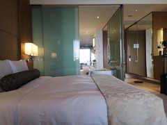 -上海滴水湖皇冠假日酒店