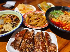 -爆炸头阿姨小四川正宗川味小吃(无任何分店)
