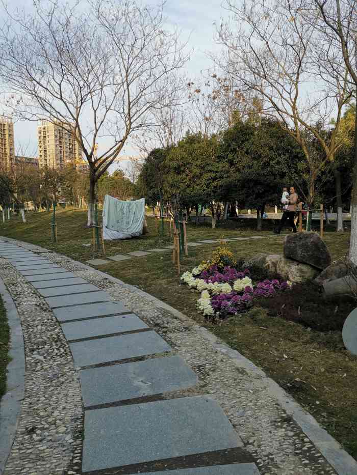 西文公园-"公园整体真的不算大,非常有一种城市里面一.