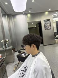 -MOVAN  HAIR莫凡匠人发型屋
