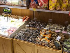 零售区-来伊份(曹安公路三店)