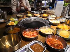 小菜碳生菜无限量-·缸桶屋·韩式牛肋条自助烤肉(西湖D11店)