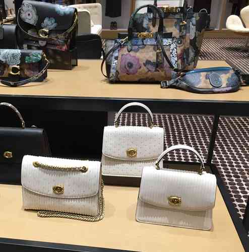 coach(万象城店)-"这家店的包包还是挺好看的,特别是他们家男.