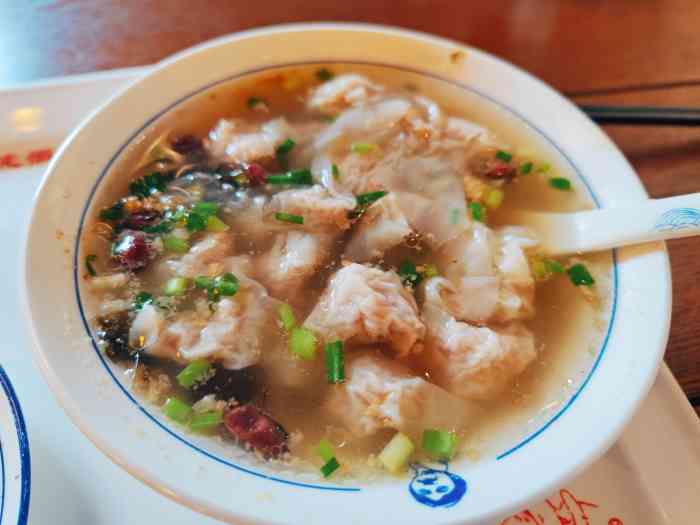 汪一挑馄饨店(歙县店)-"馄饨店位于徽州古城八角牌坊边上,门头不大.