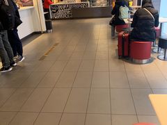-麦当劳(汉口火车站候车室店)