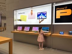-Apple零售店(华贸购物中心店)