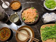 茼蒿-巴四老城区炭火蛙锅(张江店)