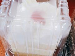 -红宝石·鲜奶小方·海派西点房(南丹店)