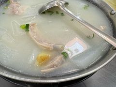 -余杨鸭鸭餐厅