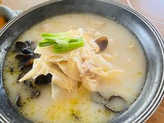 -蜜桃餐厅·伴山(湖滨商业街店)