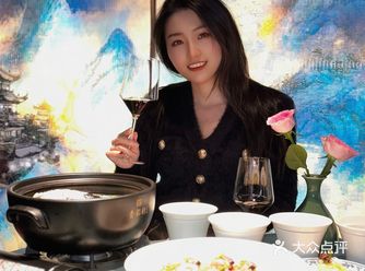 水墨画餐厅以为人均500,实则性价比高哦