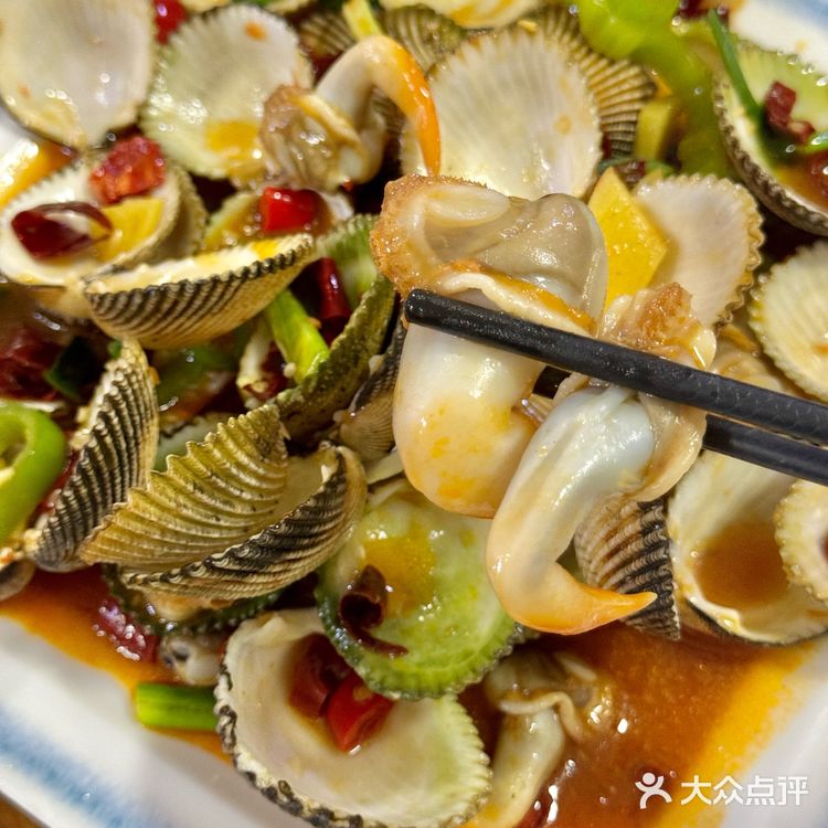 小青龙，大螃蟹，生蚝，鲍鱼，海螺！这一堆才花了三百多