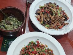 -湖南人家湘菜馆(镇江路店)