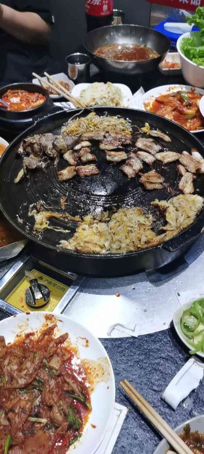 海花锅盖烧烤店-"店的位置就在桥底下那一排餐饮街哈很好找.