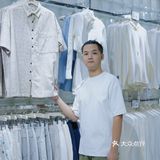 白T品牌西南首店|一整面墙全是白色T恤 还能定制噢 