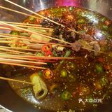 趁着店里活动六八折来吃的很火爆等了一会儿才轮到不过先菜点起来点好也差不多了这个椒麻锅很不错之前没吃过放了很多新鲜花椒吧辣度也能接受蹄子不是软糯的那种有些失望土豆非常好吃脆脆的吃到停不下来最后总体打了六八折