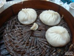 蟹黄汤包，1笼5个，我吃了4个妈妈吃了1-蒋家桥饺面店(广陵路店)