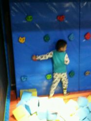 -六月巴士童乐园(抚顺罕王商场店)