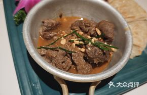 Nyonya Curry Beef with Roti Canai