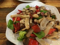 素炒野生菌-小锅巴纳西餐厅