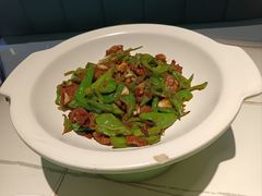 -阿瓦山寨·湘菜现炒·剁椒鱼头王(咸阳总店)