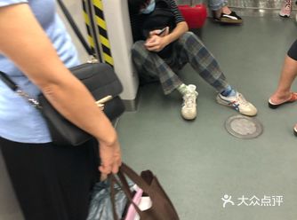 今天坐了从文化公园道同济路地铁，一路上奇奇怪怪可可爱