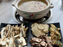 -蘑统田下·野生菌火锅