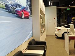 -TESLA 特斯拉(上海太古汇体验店)