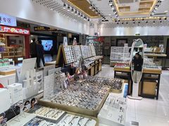 -美式眼镜·授权蔡司.依视路.尼康.豪雅.明月(人民广场店)