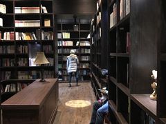 -钟书阁(松江泰晤士小镇店)