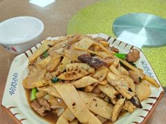 鲜笋炒腩肉-幽优农庄·森波拉特色本地农家菜