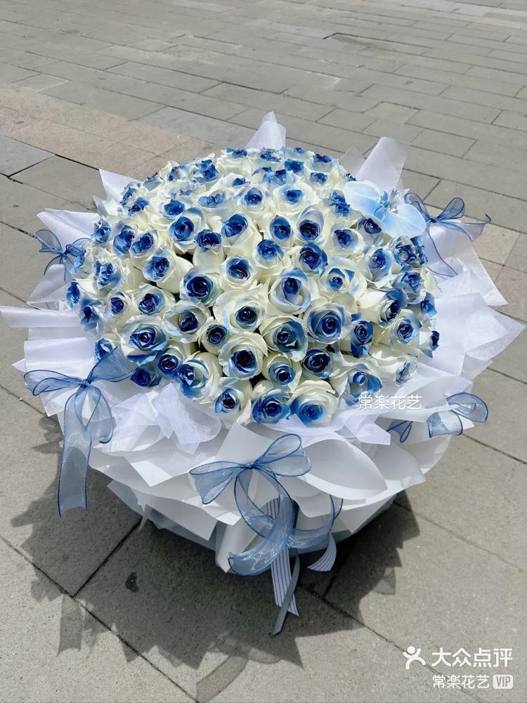 星光璀璨的蓝色花束