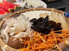 -尚尚仙·酸汤猪手·猪肚鸡火锅(华联万柳购物中心店)