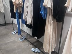 -URBAN REVIVO(上海中庚漫游城店)