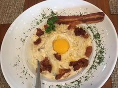培根奶油意大利面-Chom Cafe and Restaurant