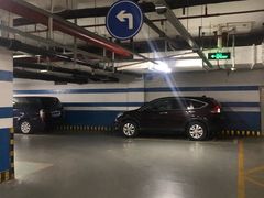 -百联中环购物广场-停车场