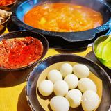 亲民的市井火锅，免费吃食就快饱了❗️