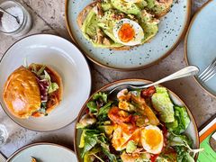 牛油果煮蛋吐司-RAC BAR(安福路店)